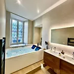 Appartement Magnifique - Jacuzzi - Port De *